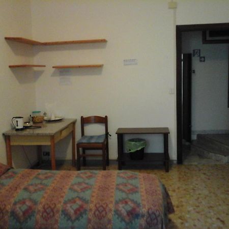 B&B Near Metro' Central Line - Only Wc In The Rooms 15 Minutes To Termini Station 20 To Spagna Square - In The Night Bus Róma Kültér fotó